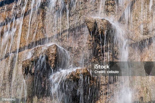 Cascada Foto de stock y más banco de imágenes de Acantilado - Acantilado, Agua, Agua descendente