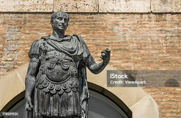 황후상 Of Gaius Julius Caesar In 리미니 이탈리아 율리우스 카이사르 - 왕족에 대한 스톡 사진 및 기타 이미지 - 율리우스 카이사르 - 왕족, 조각상, 리미니