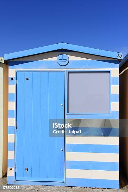 Hermoso Beachhouses Foto de stock y más banco de imágenes de Amarillo - Color - Amarillo - Color, Arena, Azul