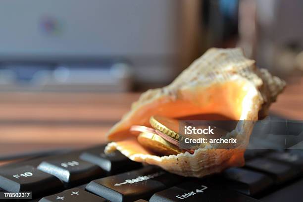 Tastatur Mit Shell Stockfoto und mehr Bilder von Abschied - Abschied, Abstrakt, Abwarten