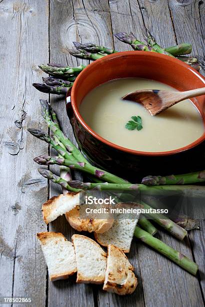 Sparagous Sopa Foto de stock y más banco de imágenes de Alimento - Alimento, Aperitivo - Plato de comida, Beige