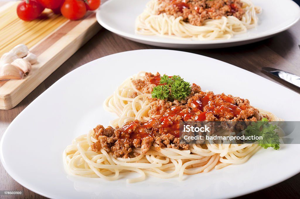 Spaghetti con carne - Foto stock royalty-free di Basilico