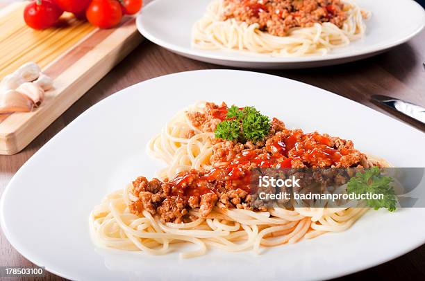 Spaghetti Con Carne - Fotografie stock e altre immagini di Basilico - Basilico, Bianco, Carne