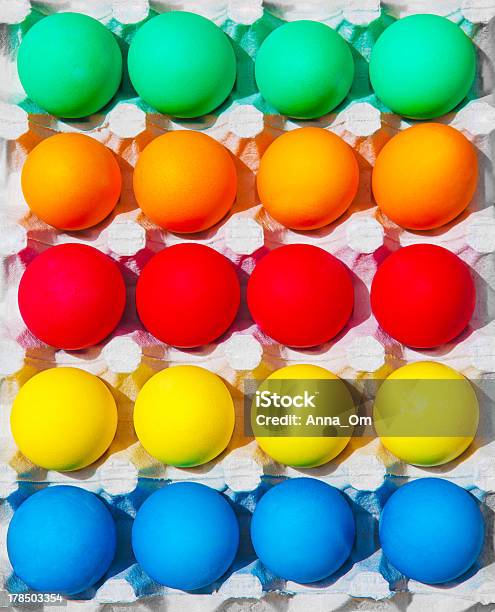 Uova Di Pasqua Colorate - Fotografie stock e altre immagini di Blu - Blu, Bollito, Cibo