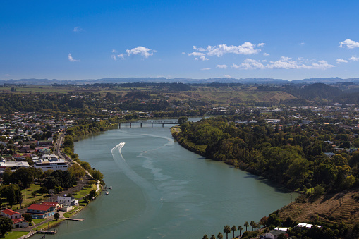 Whanganui river flows through the city.