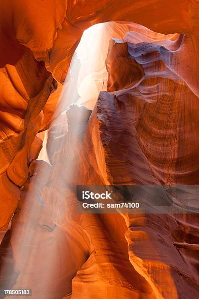 Haz De Luz En Antelope Canyon Arizona Foto de stock y más banco de imágenes de Abstracto - Abstracto, Amarillo - Color, Arena