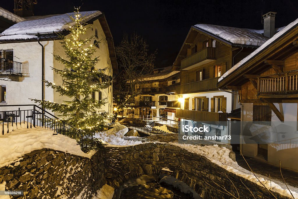 Pueblo de Megeve on Christmas Eve, Alpes franceses, Francia - Foto de stock de Noche libre de derechos