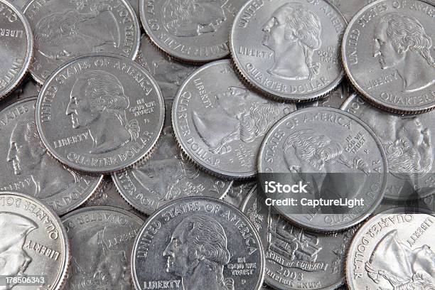 Foto de Nos Moedas A e mais fotos de stock de 25 centavos de dólar - 25 centavos de dólar, Cofre para moedas, EUA