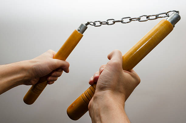 mãos segurar nunchaku - nunchaku imagens e fotografias de stock