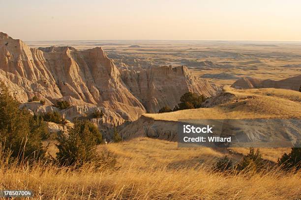 Badlands Paisagem De Manhã De Luz - Fotografias de stock e mais imagens de Cadeia de Montanhas - Cadeia de Montanhas, Conceito, Dakota do Sul