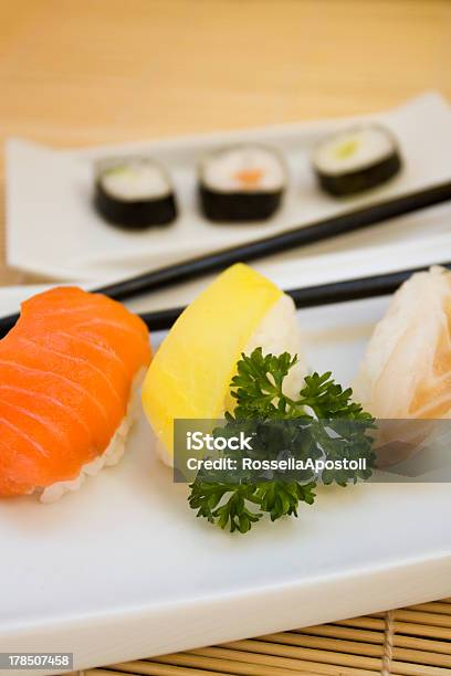 Foto de Sushi e mais fotos de stock de Alimentação Saudável - Alimentação Saudável, Arroz - Alimento básico, Arroz - Cereal