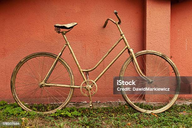 Foto de Golden De Bicicleta e mais fotos de stock de Antigo - Antigo, Assento de veículo, Bicicleta
