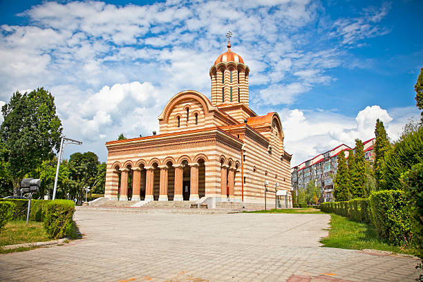 chiesa metropolitana, targoviste, romania. - tirgoviste foto e immagini stock