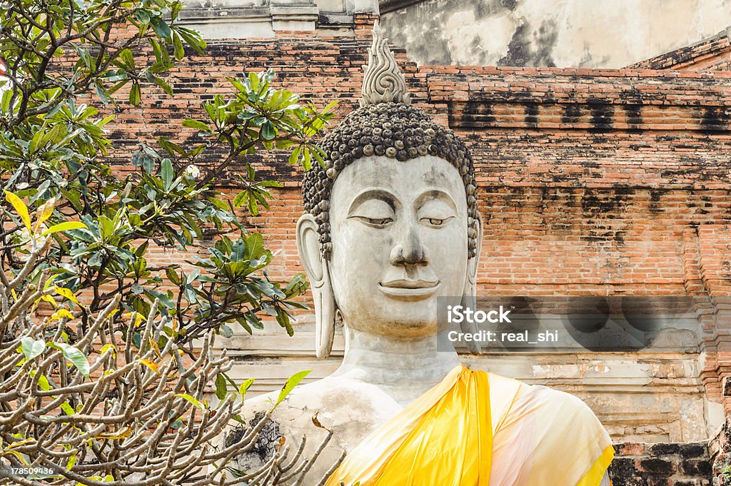 Старинный Lord Buddha Statue - Стоковые фото Азиатская культура роялти-фри