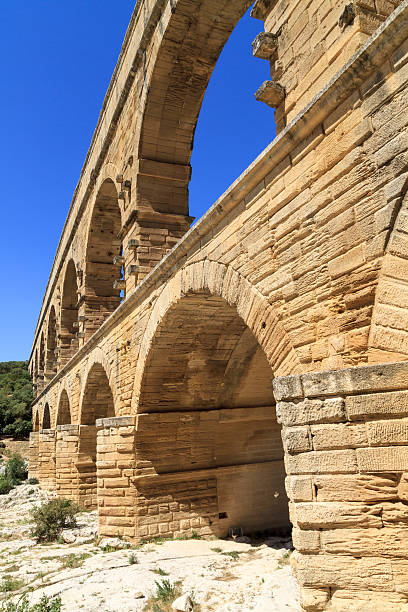 ponte gard, nimes, provence, frança - aqueduct roman ancient rome pont du gard - fotografias e filmes do acervo