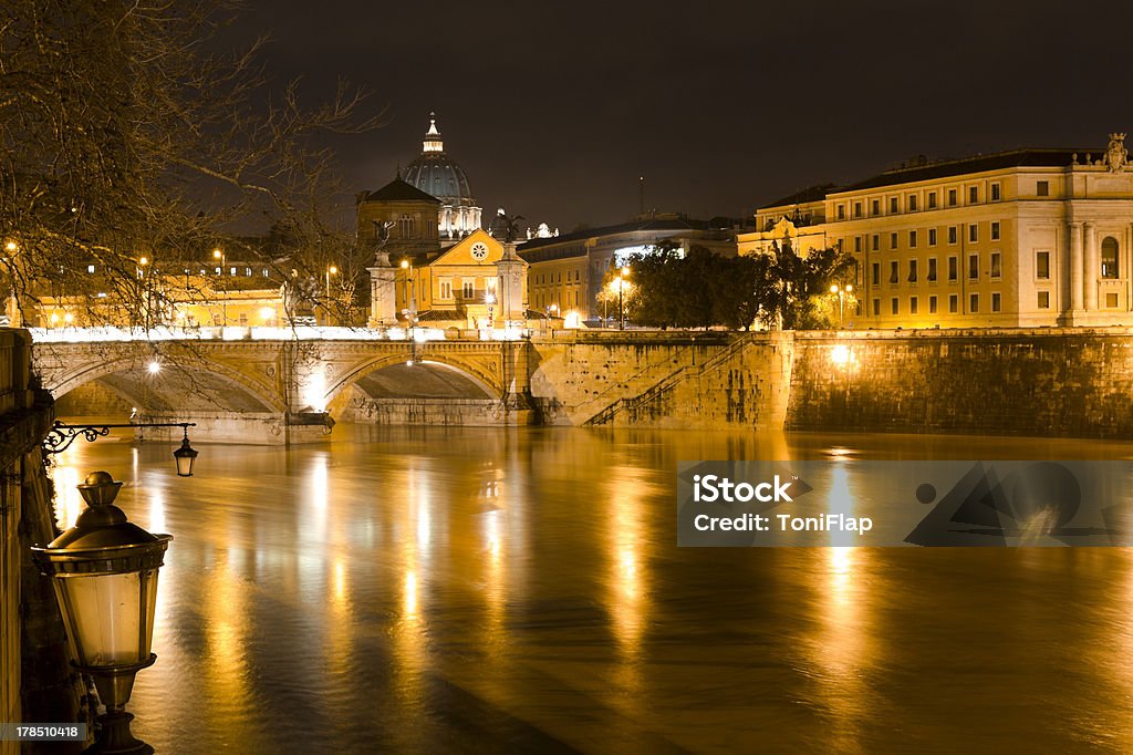 Rom bei Nacht. Vittorio Emanuele-Brücke - Lizenzfrei Alt Stock-Foto