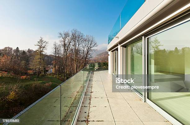 Architettura Moderna - Fotografie stock e altre immagini di Albero - Albero, Alla moda, Ambientazione esterna