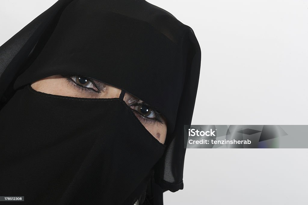 Retrato de uma bela mulher Oriente Médio - Foto de stock de Burka royalty-free