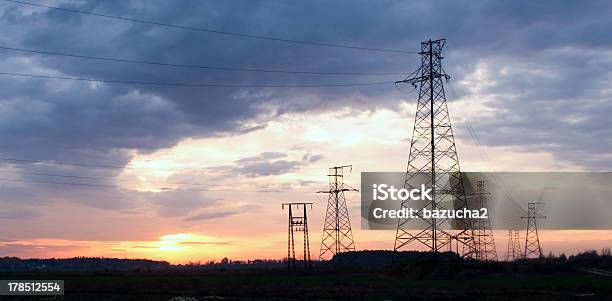 Силуэт Electrical Опора Over Blue Sky — стоковые фотографии и другие картинки Башня - Башня, Без людей, Высокий