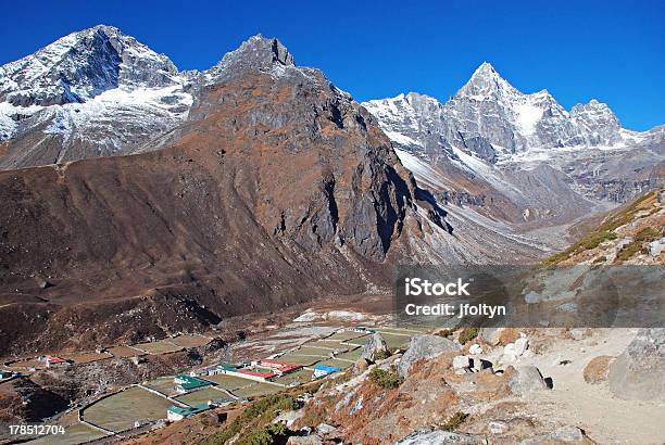 Foto de Machermo Valley Himalaias Nepal e mais fotos de stock de Aldeia - Aldeia, Cabana de Madeira, Cena Rural