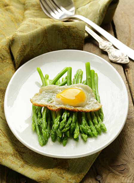 gourmet breakfast - asparagus with fried egg gourmet breakfast - asparagus with fried egg hollandaise sauce stock pictures, royalty-free photos & images