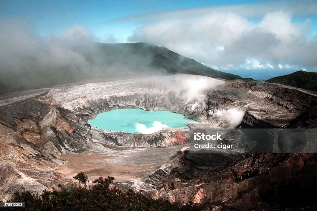 Volcán Poás - Foto de stock de Volcán Poas libre de derechos