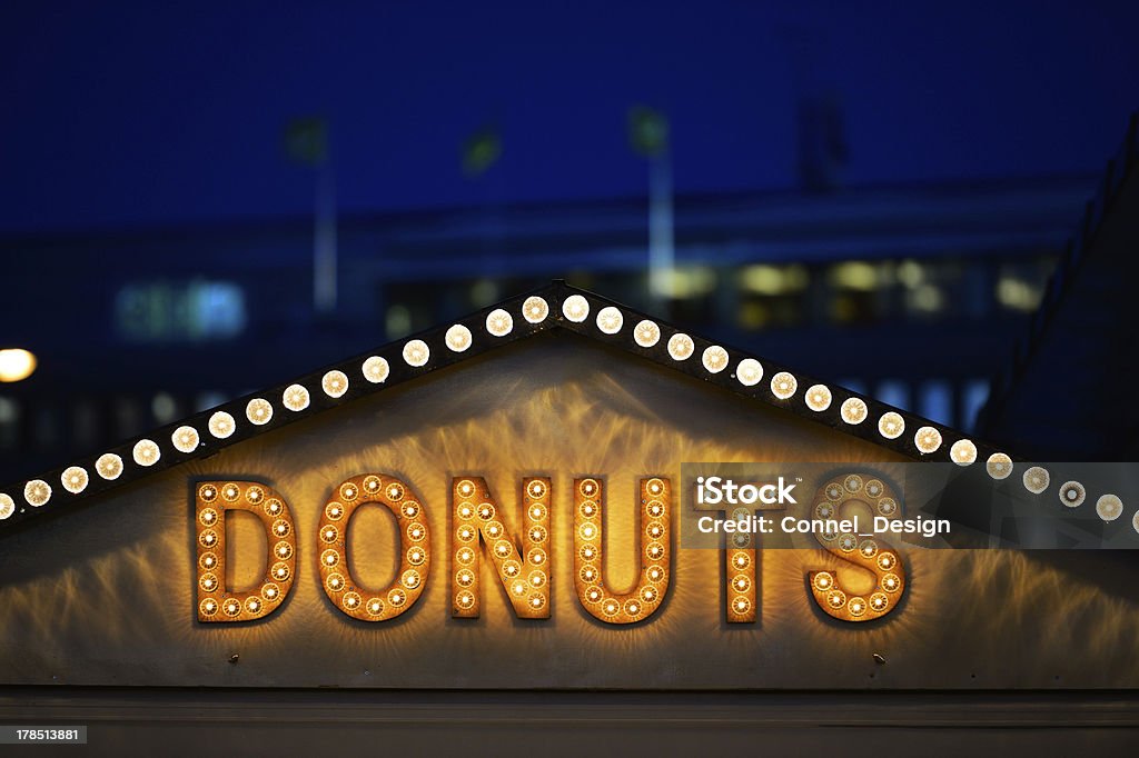 도넛 팻말 저녁 - 로열티 프리 0명 스톡 사진