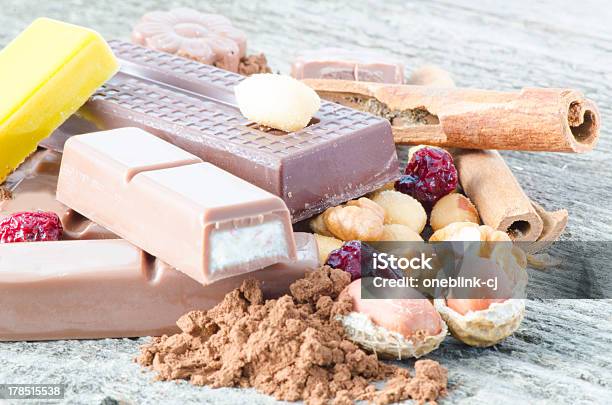 Chocolate E Componentes - Fotografias de stock e mais imagens de Alegria - Alegria, Alimentação Não-saudável, Amendoim - Alimento