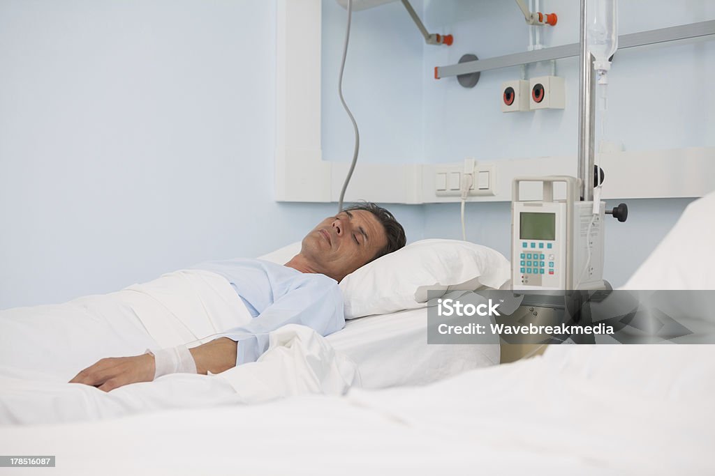 Duermen paciente en clínica CAMA - Foto de stock de Cama libre de derechos