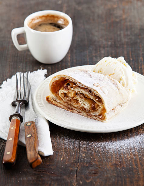 istock Apple strudel with vanilla ice cream 178517147