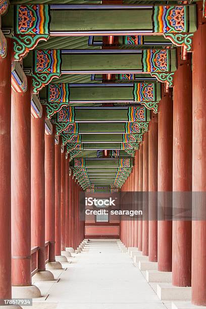 Foto de Colonnade No Palácio Gyeongbok Royal e mais fotos de stock de Gyeongbokgung - Gyeongbokgung, Arquitetura, Capitais internacionais