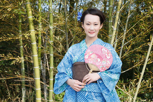 istock Kimono woman with fan 178518551
