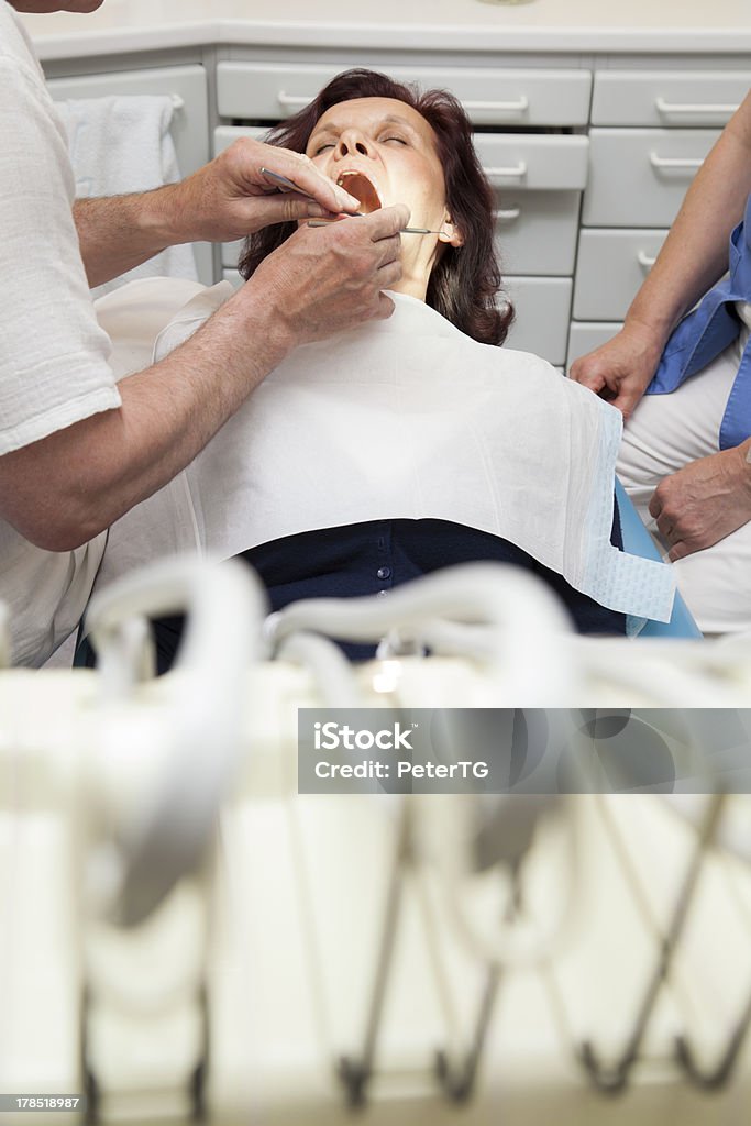Mitte Alter Frau beim Zahnarzt - Lizenzfrei 40-44 Jahre Stock-Foto