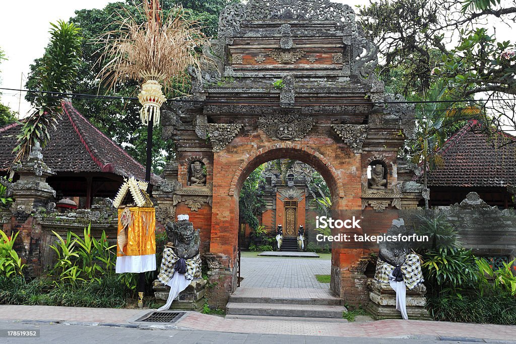 De estilo balinés arquitectura del palace de ubud - Foto de stock de Arquitectura libre de derechos