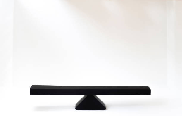 изображение пустой весовой балки, современная черная форма - symmetry axis стоковые фото и изображения