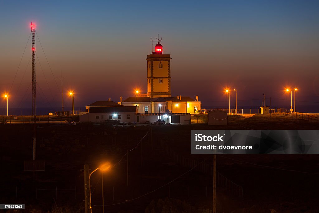 夜の灯台でケイプカルボエイロ Peniche ,ポルトガル - アンテナのロイヤリティフリーストックフォト