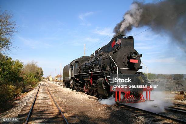 Foto de Iron Horse e mais fotos de stock de Cavalo - Família do cavalo - Cavalo - Família do cavalo, Locomotiva, Locomotiva a vapor