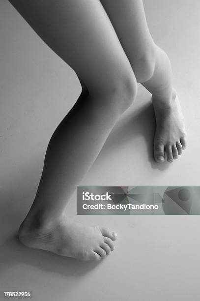 Taniec Nogi - zdjęcia stockowe i więcej obrazów Czarno biały - Czarno biały, Dobre samopoczucie, Fotografika