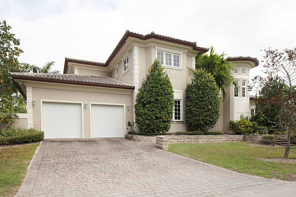 istock Luxurious single-family home 178523709
