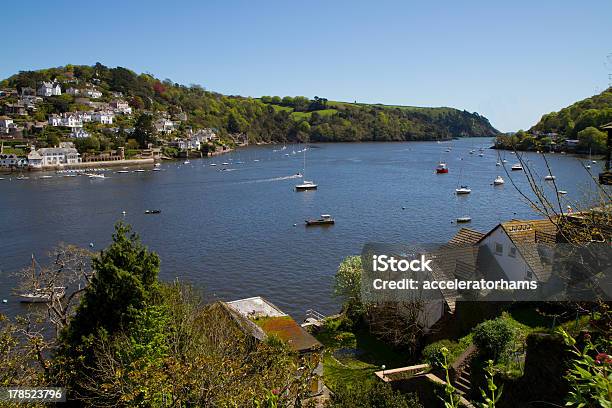 Vista Dal Dartmouth Devon Verso Il Mare - Fotografie stock e altre immagini di Acqua - Acqua, Ambientazione esterna, Ambientazione tranquilla