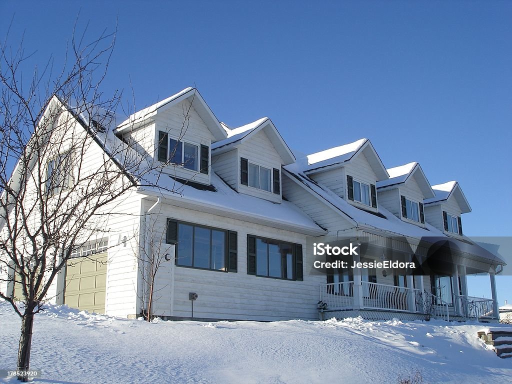 Amplio dormers hogar con vista panorámica - Foto de stock de Aire libre libre de derechos