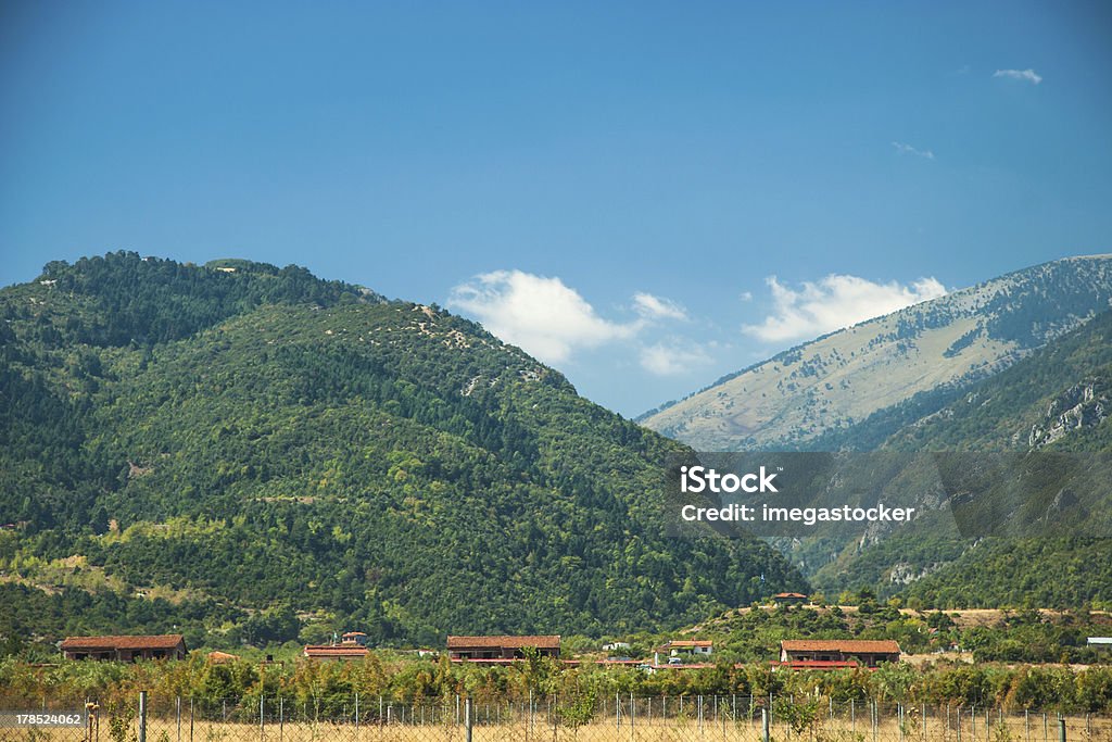 VISTA A LAS MONTAÑAS-Parque nacional de Olympus - Foto de stock de Aire libre libre de derechos