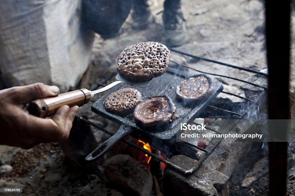 Camp Fire Pfannkuchen - Lizenzfrei Camping Stock-Foto