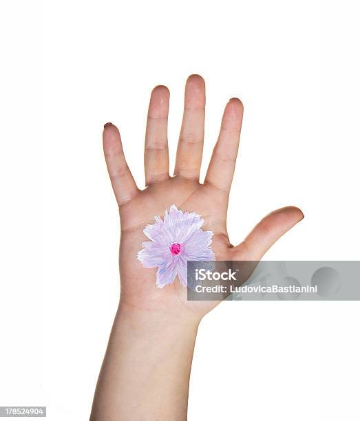 Mão Com Flor Pintada - Fotografias de stock e mais imagens de Alegria - Alegria, Aspiração, Cena de tranquilidade