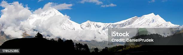 Vista Dal Di Annapurna Himal Per Dhaulagiri - Fotografie stock e altre immagini di Ambientazione esterna - Ambientazione esterna, Asia, Blu