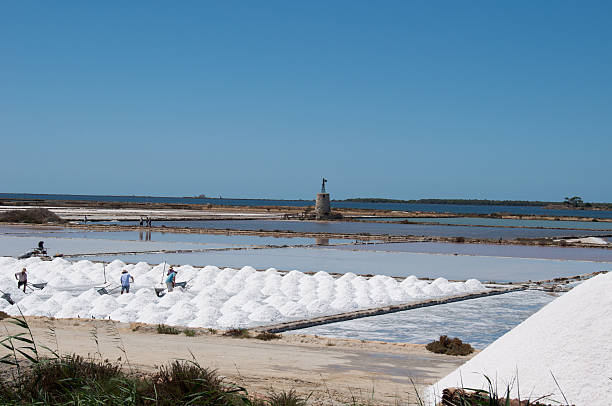 siciliane saline - foto de acervo