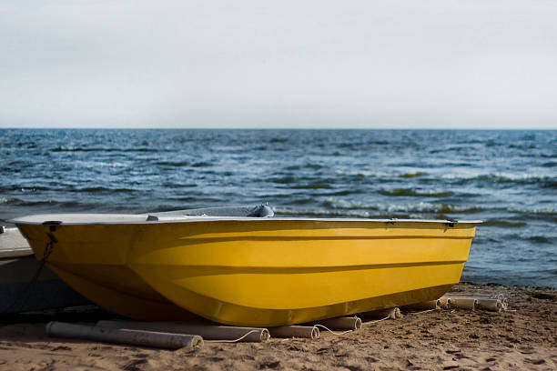 istock Small boat chained by the sea 178526574