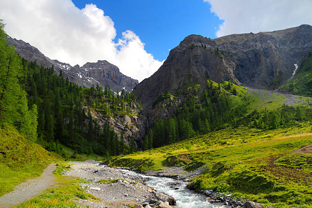 góra krajobraz - travel destinations davos river nature zdjęcia i obrazy z banku zdjęć
