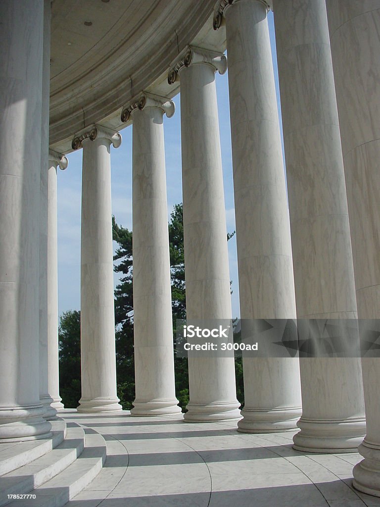 Dentro de uma sala de jogos de fliperama de colunas na Jefferson Memorial - Foto de stock de Arcada royalty-free