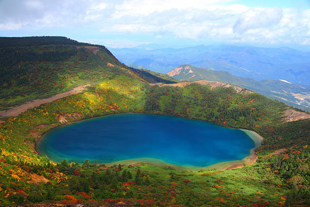 bleu automnal pond - scenics autumn mystery vibrant color photos et images de collection